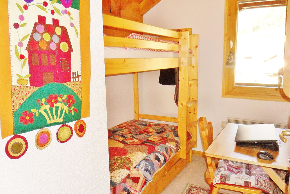 RARE A SAMOENS : 3 PIECES A DEUX PAS DU CENTRE DU VILLAGE