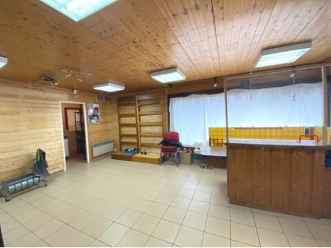  À vendre   Local commercial centre de Morillon (74440) 