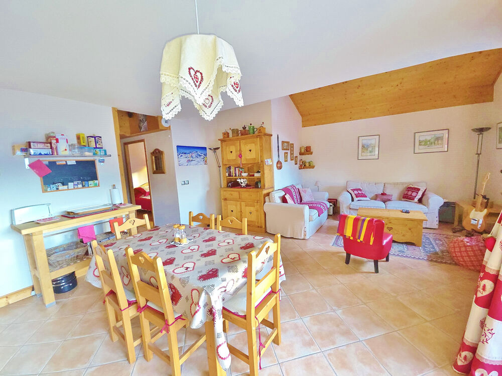 SAMOENS - MAGNIFIQUE 4 PIECES EN DUPLEX DE 82 M2 AU SOL DANS RESIDENCE AVEC PISCINE