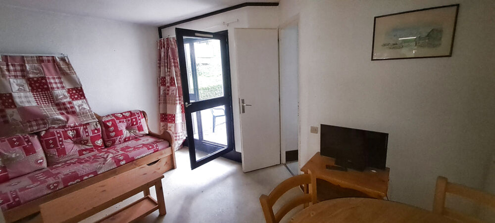 Morillon 1100, appartement à rénover au pied des pistes avec une chambre séparée, un balcon en rez-de-jardin