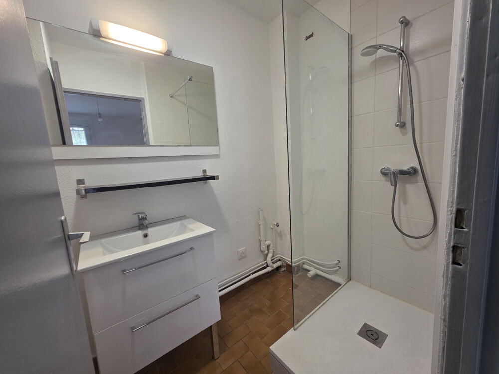 Location Appartement Garons à deux pas des commerces Garons