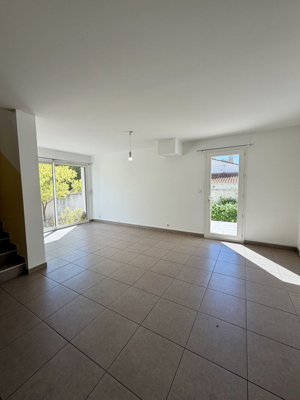 Vente Maison À VENDRE   Maison familiale avec jardin et garage au cœur de Moulès Arles