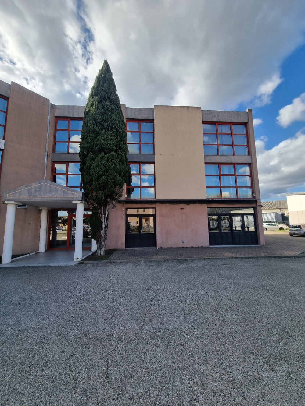 Vente Immeuble Local commercial ou professionnel à Arles secteur Montmajour Arles