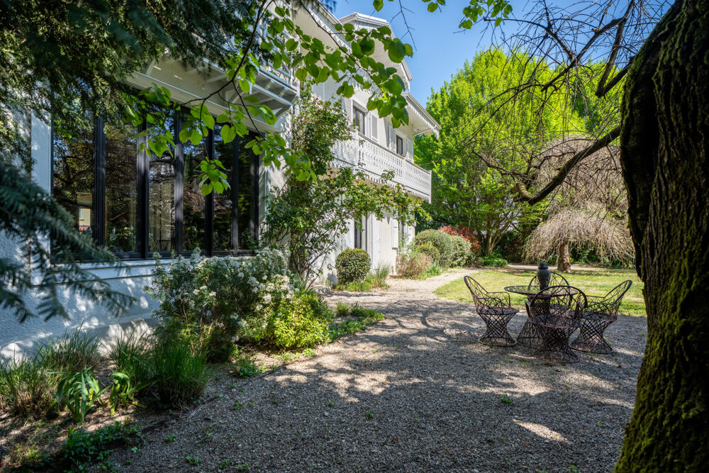 à vendre  Propriété/château Grenoble (38100)