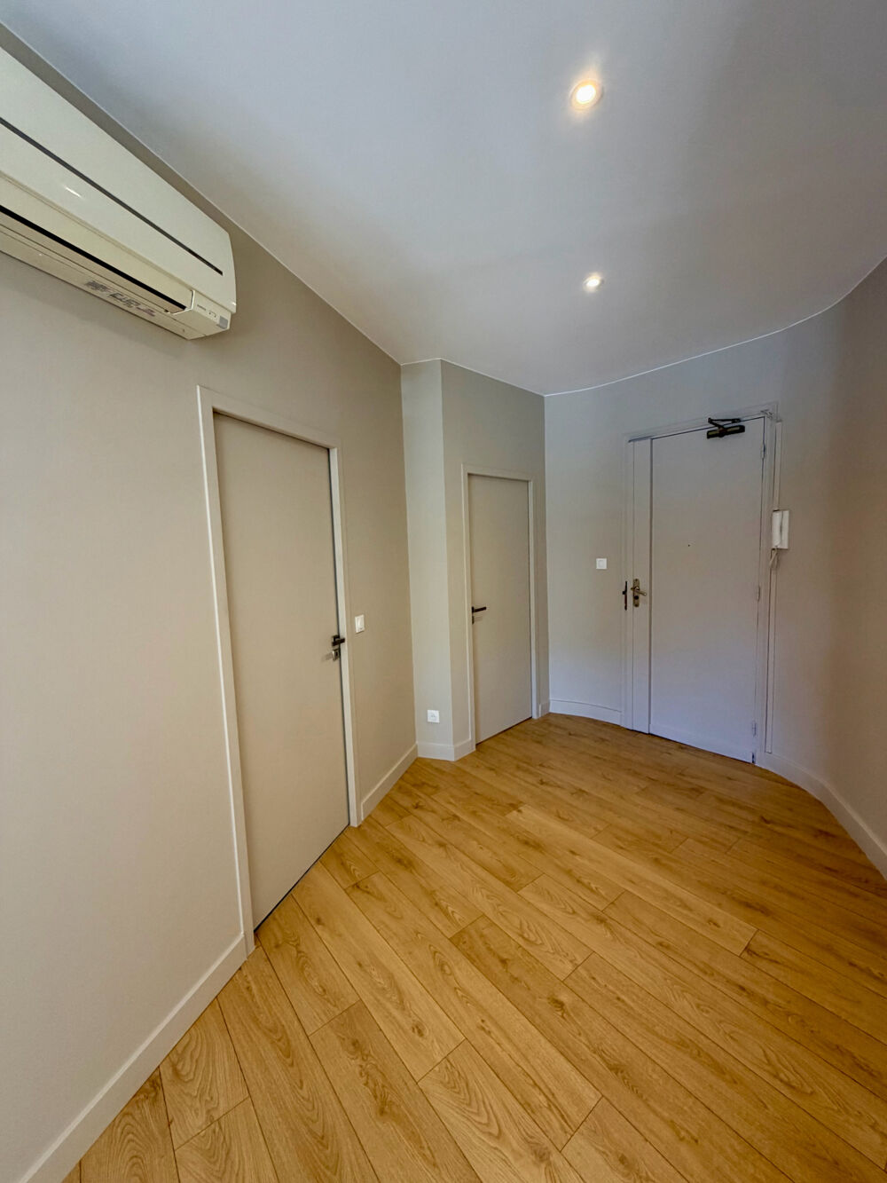 Location Appartement GRENOBLE   Place Paul de l'Étoile   T3 rénové   70 m2   Location vide Grenoble