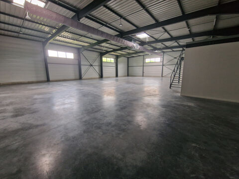   Entrepôt neuf 684m2 proche A43 