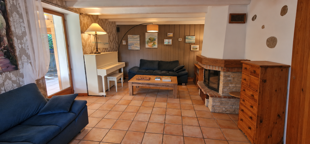 Maison à vendre 240m2 sur terrain 800m2 avec piscine à ENTRELACS