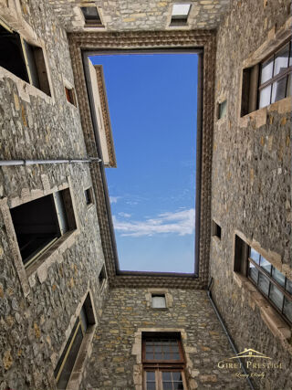  Immeuble  vendre 15 + pices 523 m