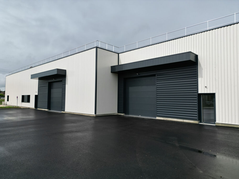   Entrepôt neuf 684m2 proche A43 