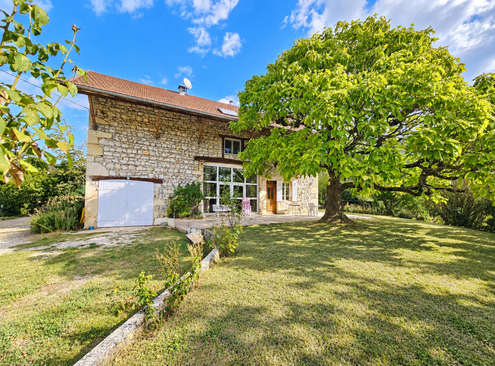 A vendre charmante maison en pierre VIRIGNIN