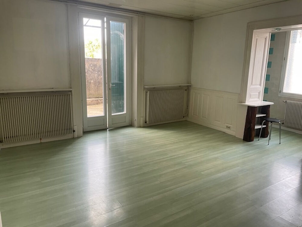 Location Appartement À louer  T2 avec extérieur à proximité du centre de Belley Belley