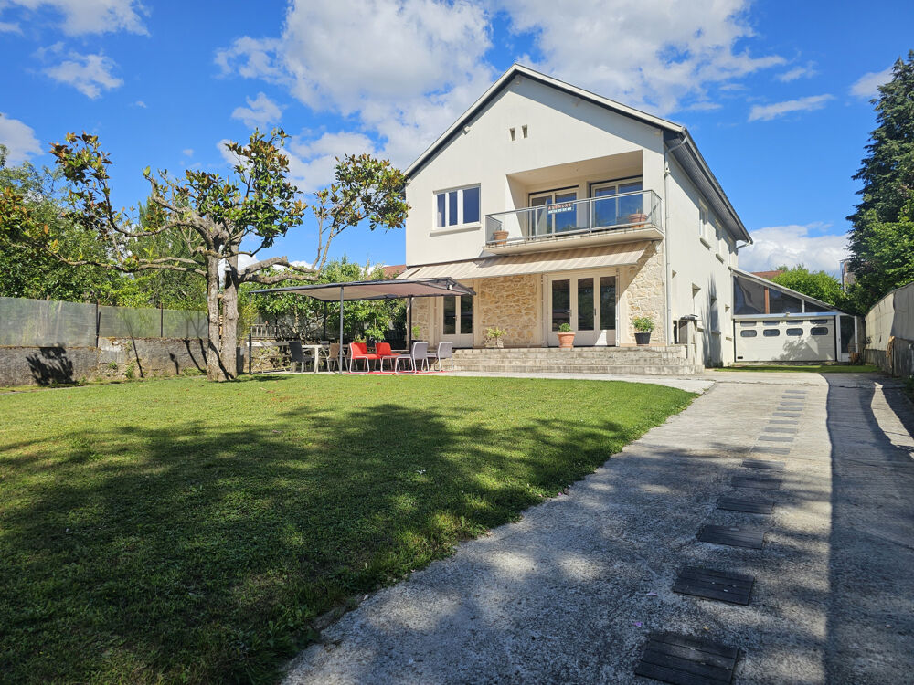 Maison 199 m2 composée de 2 logements à BELLEY.
