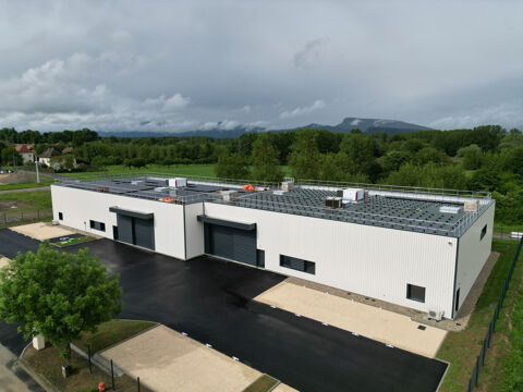   Entrepôt neuf 684m2 proche A43 