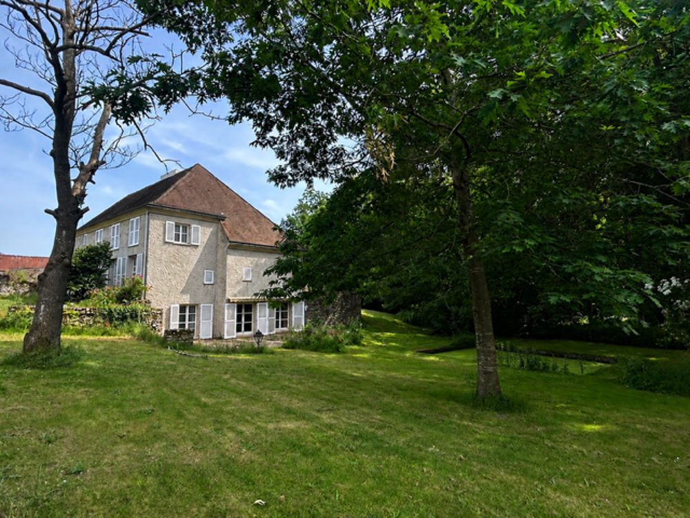 PROPRIETE DE PRESTIGE - 341 m2 - 13 pièces / 6 chambres - Sous-sol total - Lot à bâtir possible - Centre-ville