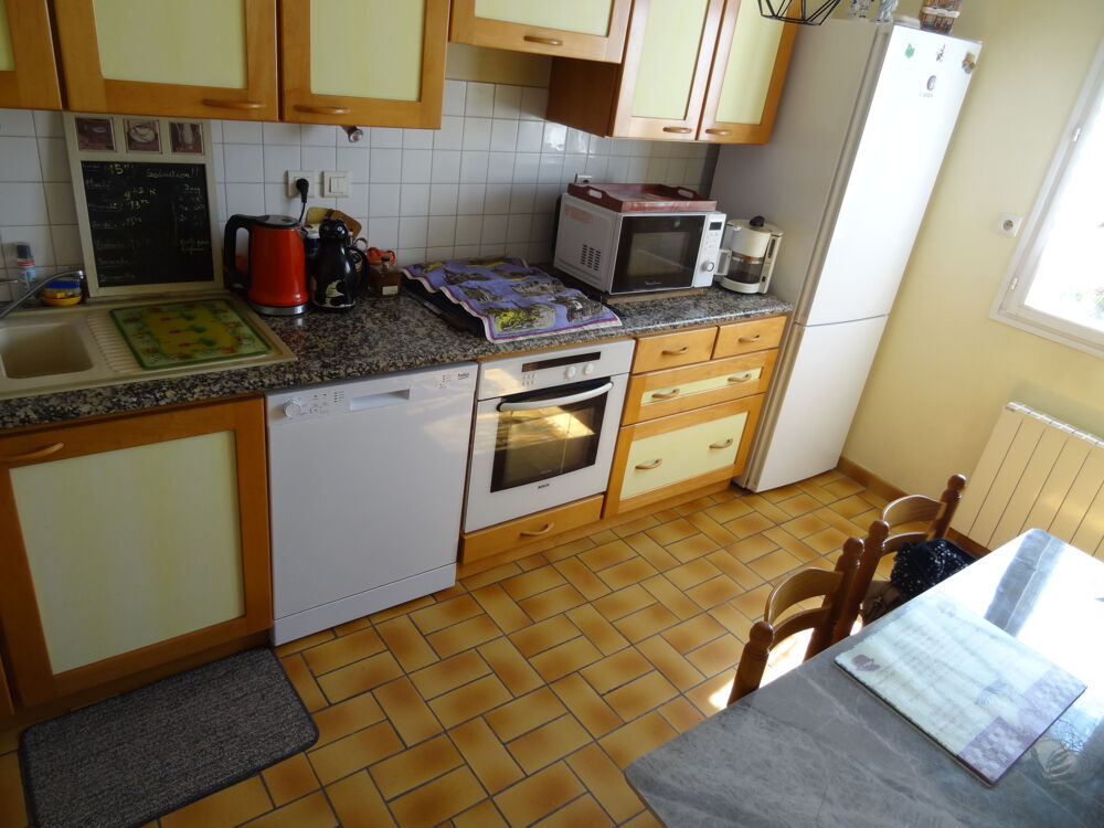 Vente Maison Maison 91 m2 avec logement indépendant, jardin et deux garages   Rostrenen Rostrenen