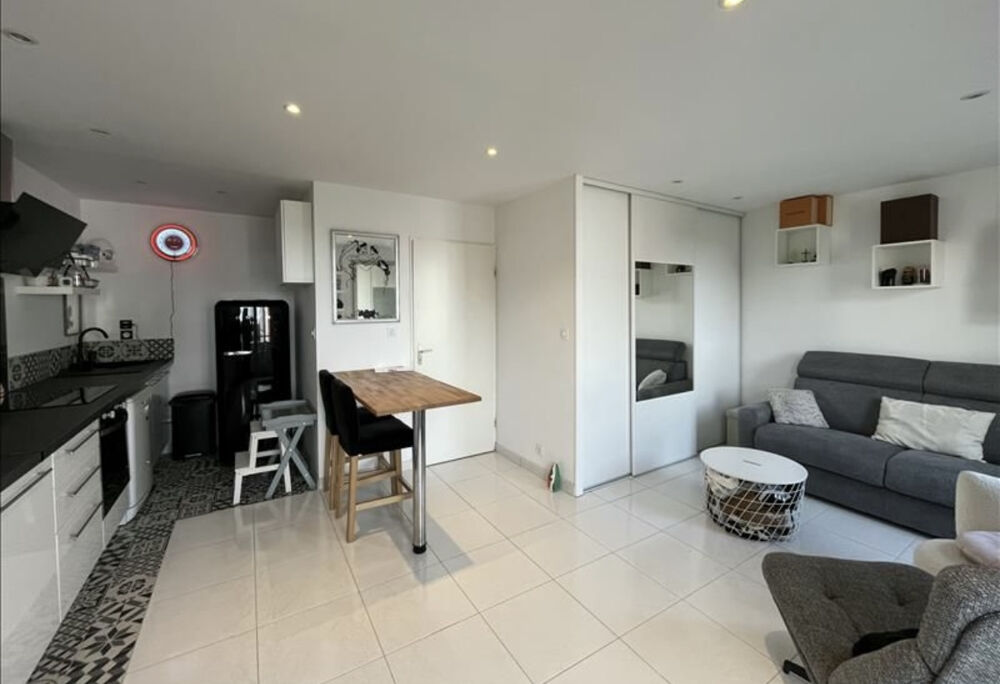 APPARTEMENT 1 PIECE RENOVE DE 32 M2 AVEC BALCON