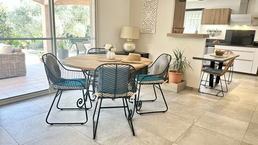 Villa de plain-pied rénovée avec piscine, jardin de 1 200 m2 Proche Sommières