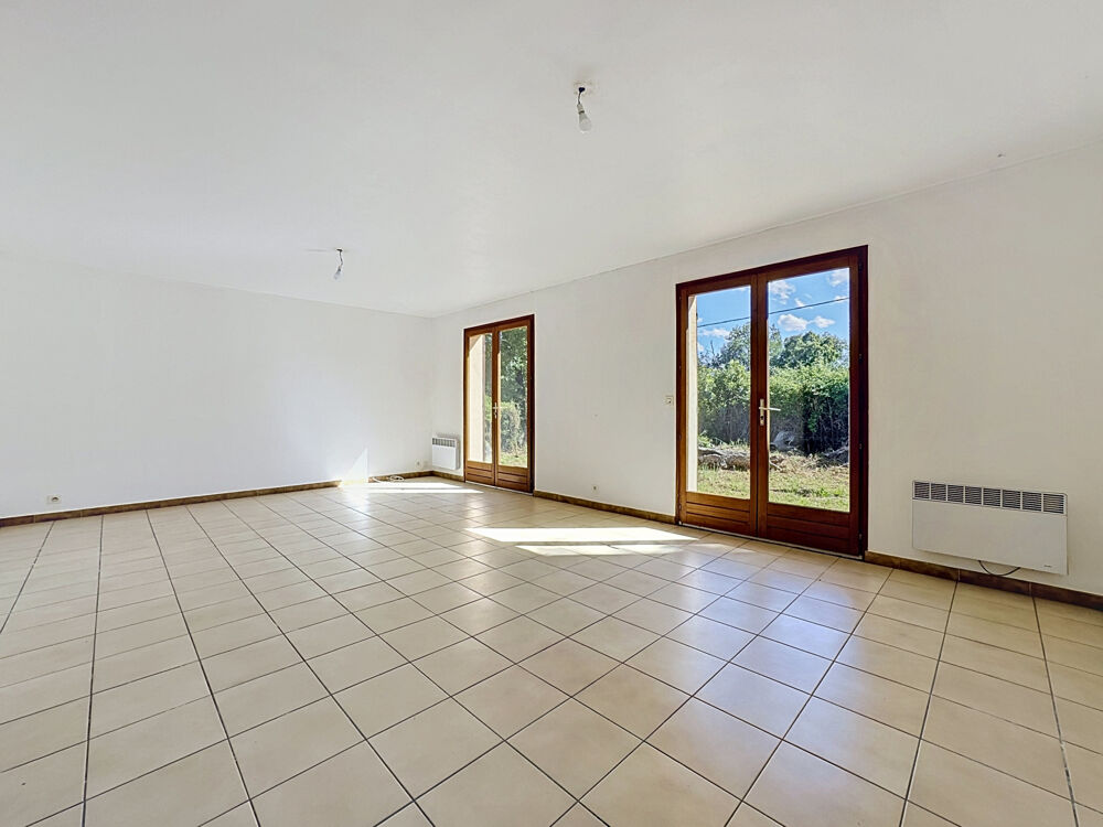 GHISONACCIA Maison de plain-pied 103 m2 avec terrain 651 m2 et garage 289 000 €
