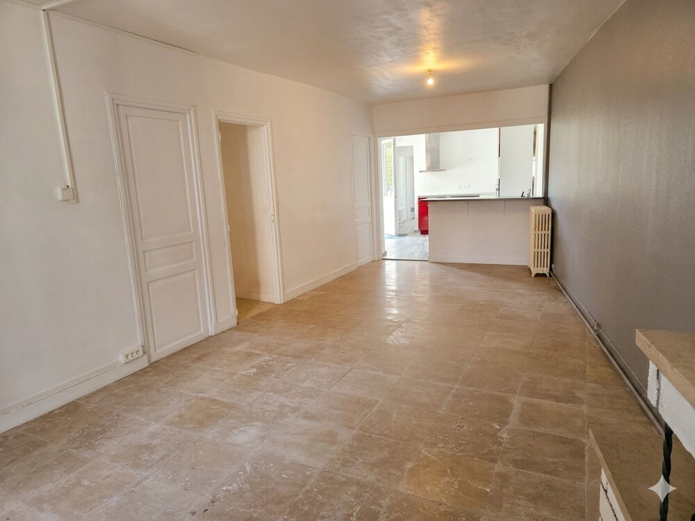 108 m2 de plain pied au centre de Milly-La-Forêt avec jardin de 300 m2, 3 chambres, 2 bureaux et dépendance