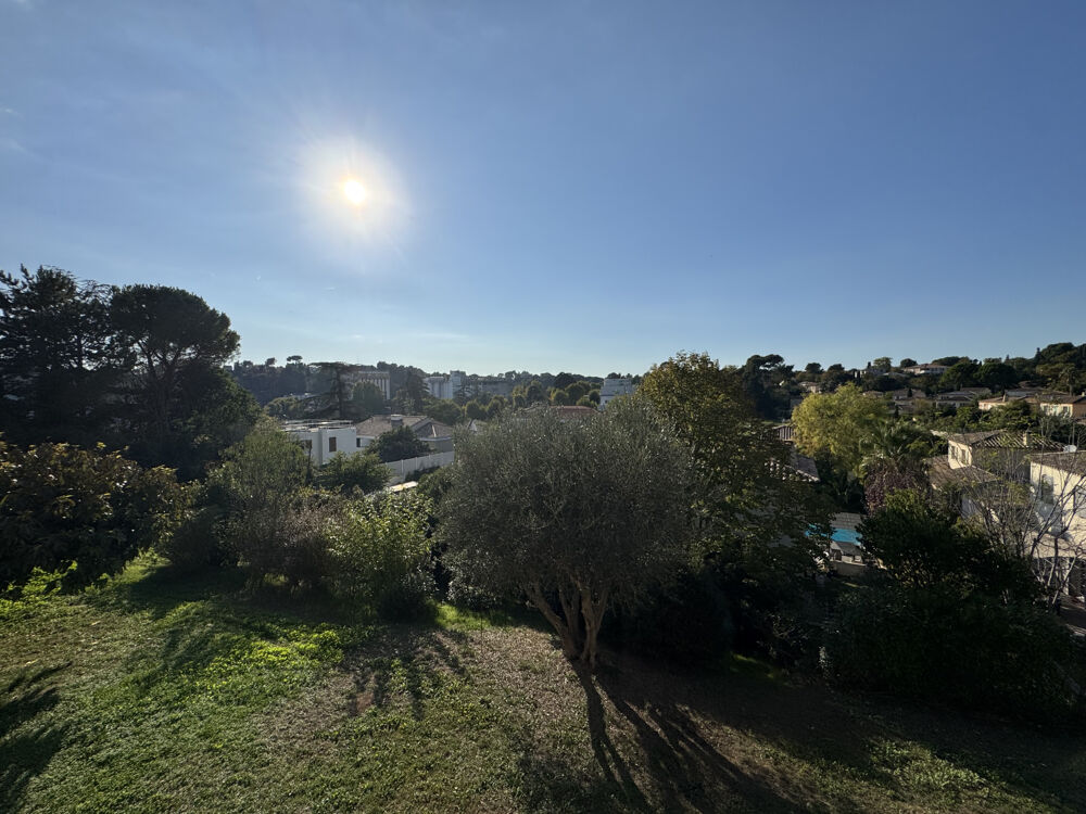 Vente Terrain Magnifique terrain de 1 050 m2   Vue dominante, permis accordé et libre constructeur - La valentine
