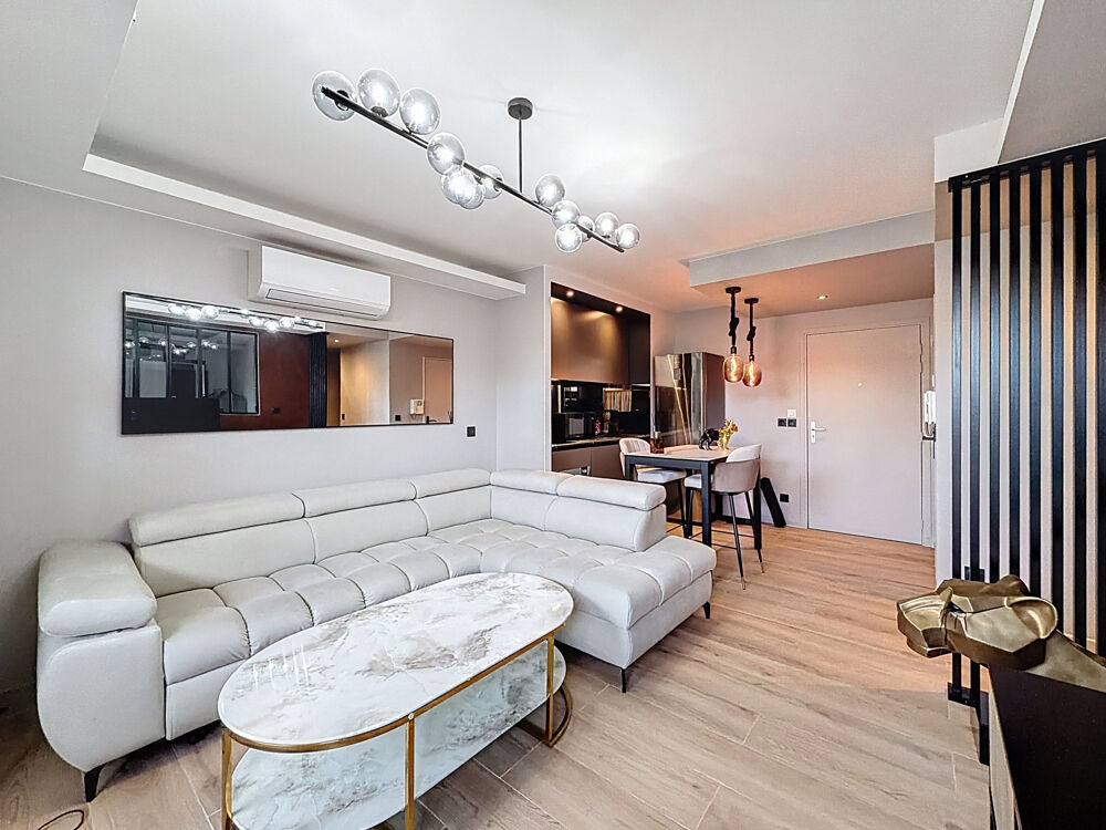 Bron Appartement T2 40 m2 rénové avec balcon, garage et climatisation