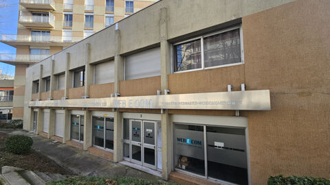  À vendre   Local professionnel de 173 m2 avec 6 parkings privatifs Bergson/Cité du design 