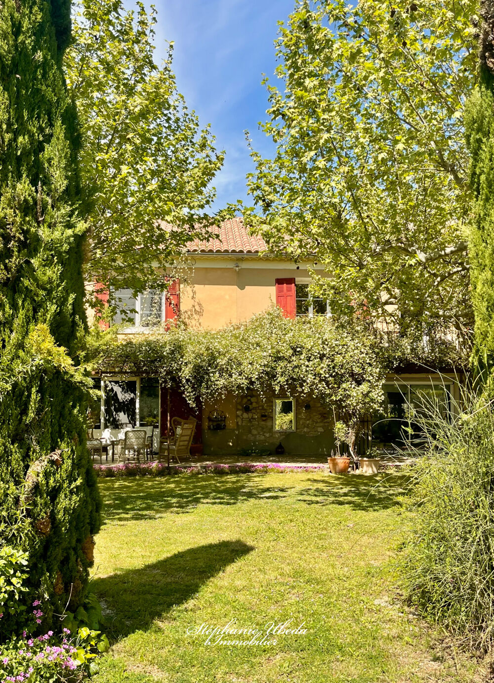 Mas de caractère sur une belle parcelle arborée de 10.000m2