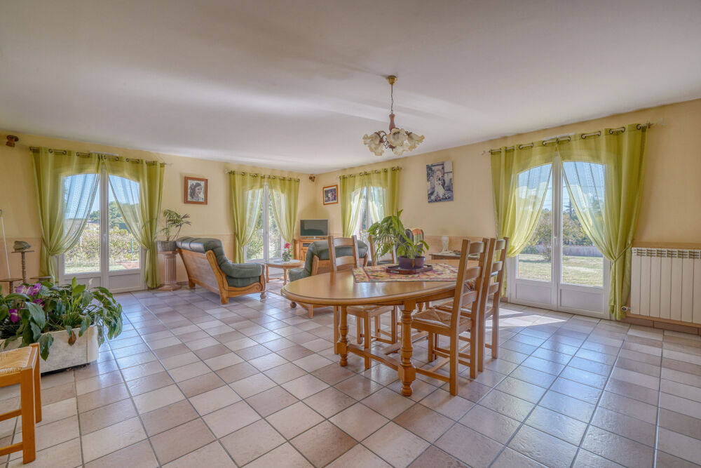 Vente Maison Maison 6 pièces en R+1 de 171m2 sur parcelle de 1571m2 Marcillac