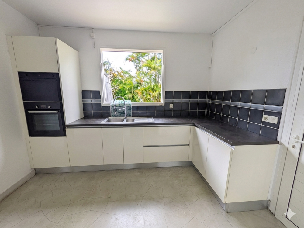 Villa familiale 172 m2 Piscine et Bungalow Petit-Bourg
