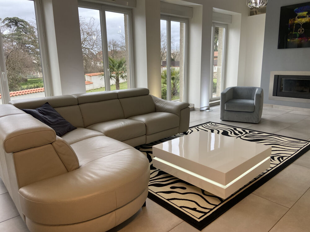 Vente Maison MAISON DE CARACTERE DE 216 M2  SUR 1400M2 DE TERRAIN CONSTRUCTIBLE Montbrison