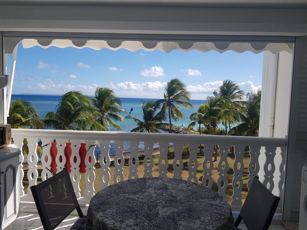 Appartement T2 à vendre à Saint-François (97118) 45 m2 avec vue mer et accès direct à la plage