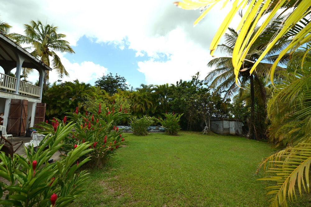 Vente Maison BM: Propriété de caractère. 244m2. 2 T3 + 1 T5. Emplacement résidentiel et recherché. Baie mahault