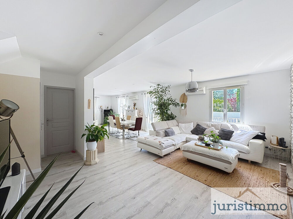Villa contemporaine - 4 chambres, garages, jardin et piscine