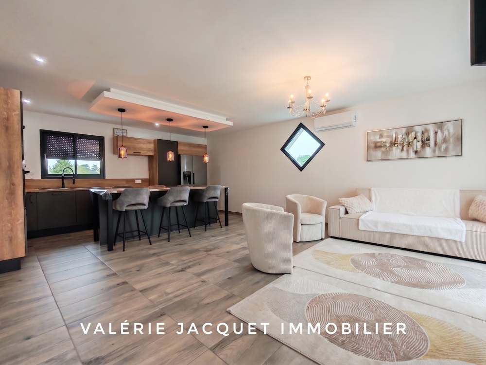 Découvrez cette magnifique villa contemporaine de plain-....