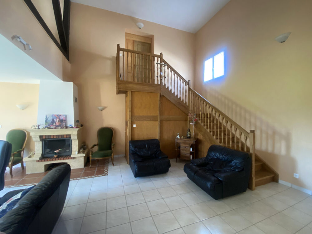 À VENDRE SURY LE COMTAL Maison familiale dexception