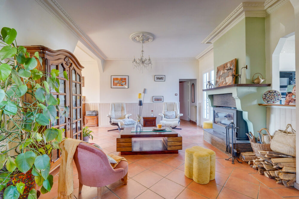 Maison 6 pièces 132m2 habitables avec terrasses sur parcelle d'environ 1057m2