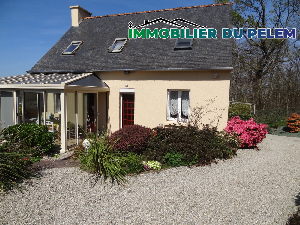 Vente Maison Maison 91 m2 avec logement indépendant, jardin et deux garages   Rostrenen Rostrenen