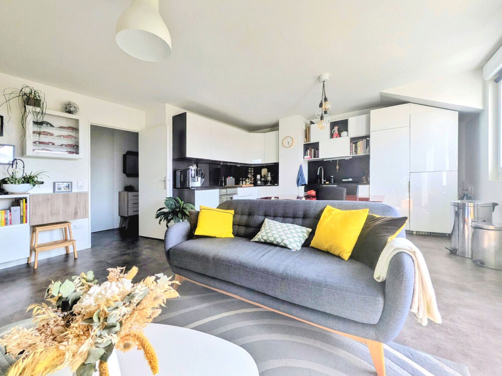 Appartement 4P récent en dernier étage (ascenseur) proche toutes commodités