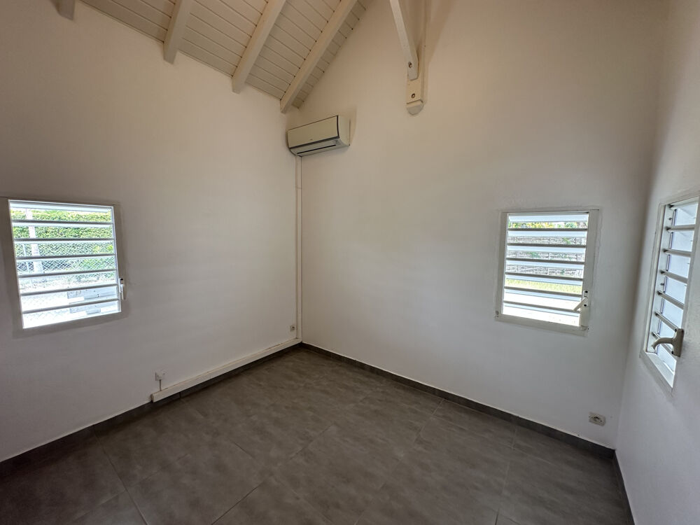 Vente Maison Villa 4 chambres de 135m2 environ sur un terrain de 1100 m2 avec piscine. St francois