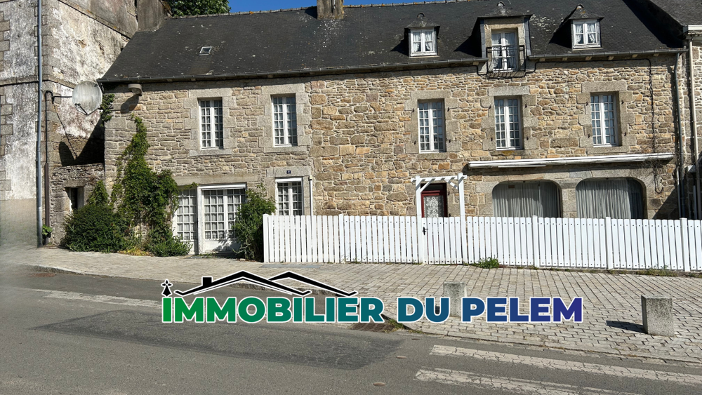 Maison de ville 180 m2 possibilité 2 logements fort potentiel - St Nicolas du Pélem - Centre Bretagne