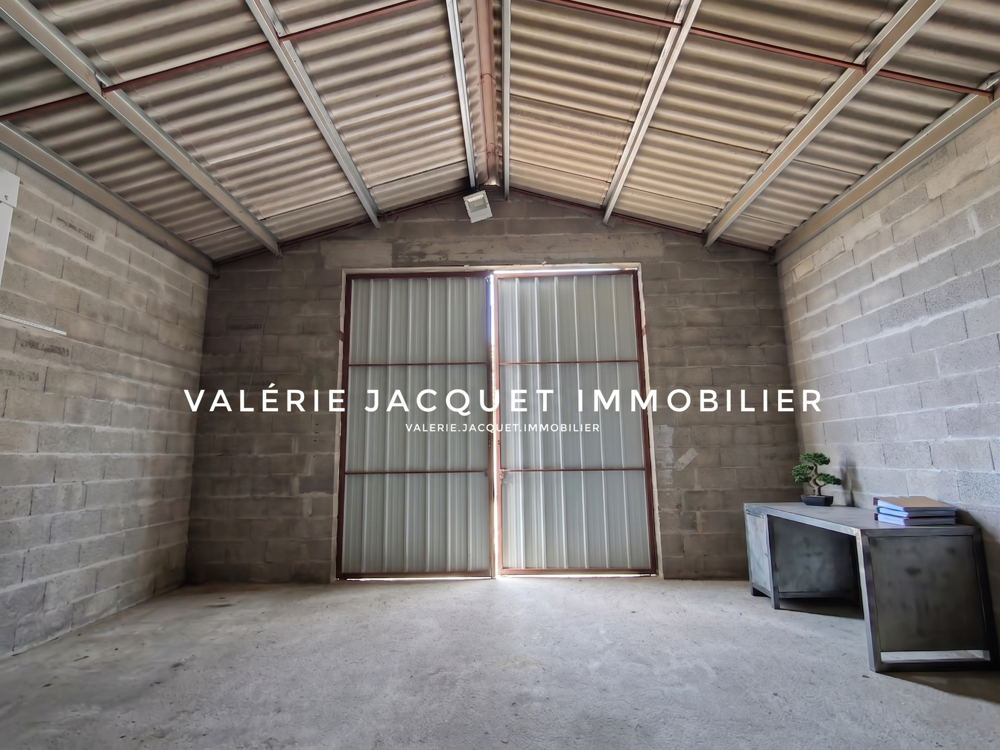 Maison récente avec bâtiment professionnel de 100 m2 Idéal artisan, entrepreneur ou collectionneur