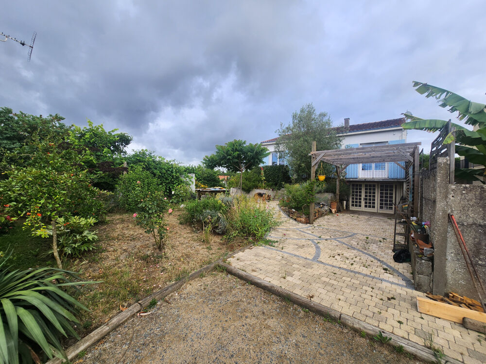 Maison de 1972 avec 4 chambres en plein centre de Mareuil sur Lay