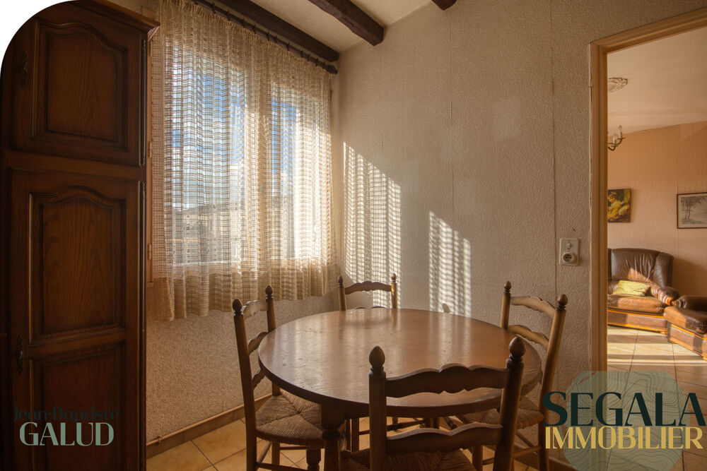 Immeuble centre Saint-Benoît Local 75 m2 + appartement
