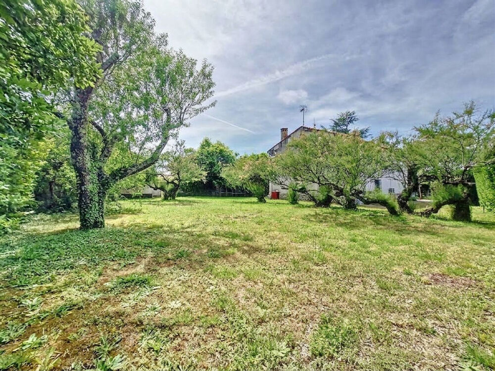 Vente Maison VILLEVIEILLE   UNE MAISON AUX MULTIPLES POSSIBILITÉS, AU CŒUR D'UN ÉCRIN DE VERDURE Villevieille