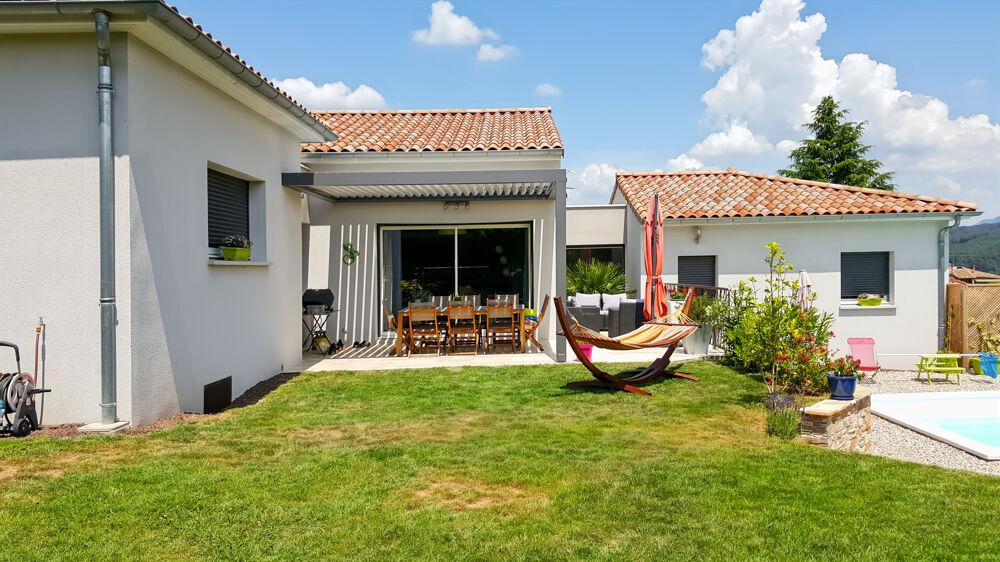 Belle Villa Contemporaine avec Piscine