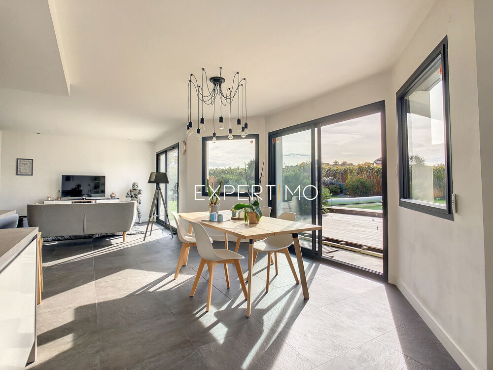 Vente Maison Ayguesvives, villa de 2014, 7 pièces159 m2 env. avec piscine, garage et terrain de 1540m2. Ayguesvives