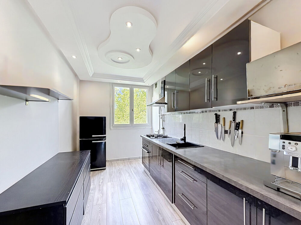 Saint-Priest Appartement T4 de 62 m2 traversant avec balcon