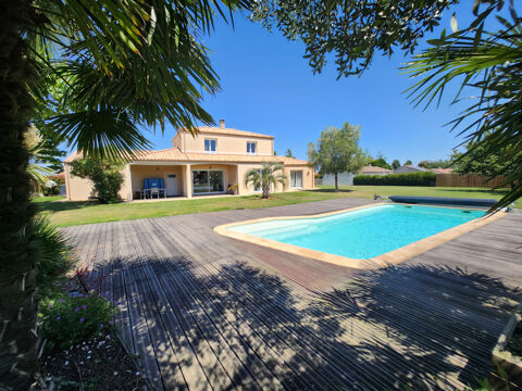   Maison construite en 2009 avec 4 chambres, piscine et double garage Maison - 7 pi�ce(s) - 158 m�
