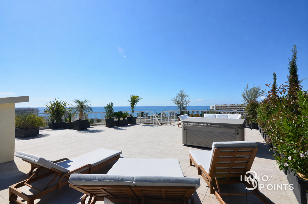 Magnifique appartement toit-terrasse d'environ 120m2 + solarium (135m2) Vue mer et montagnes panoramique