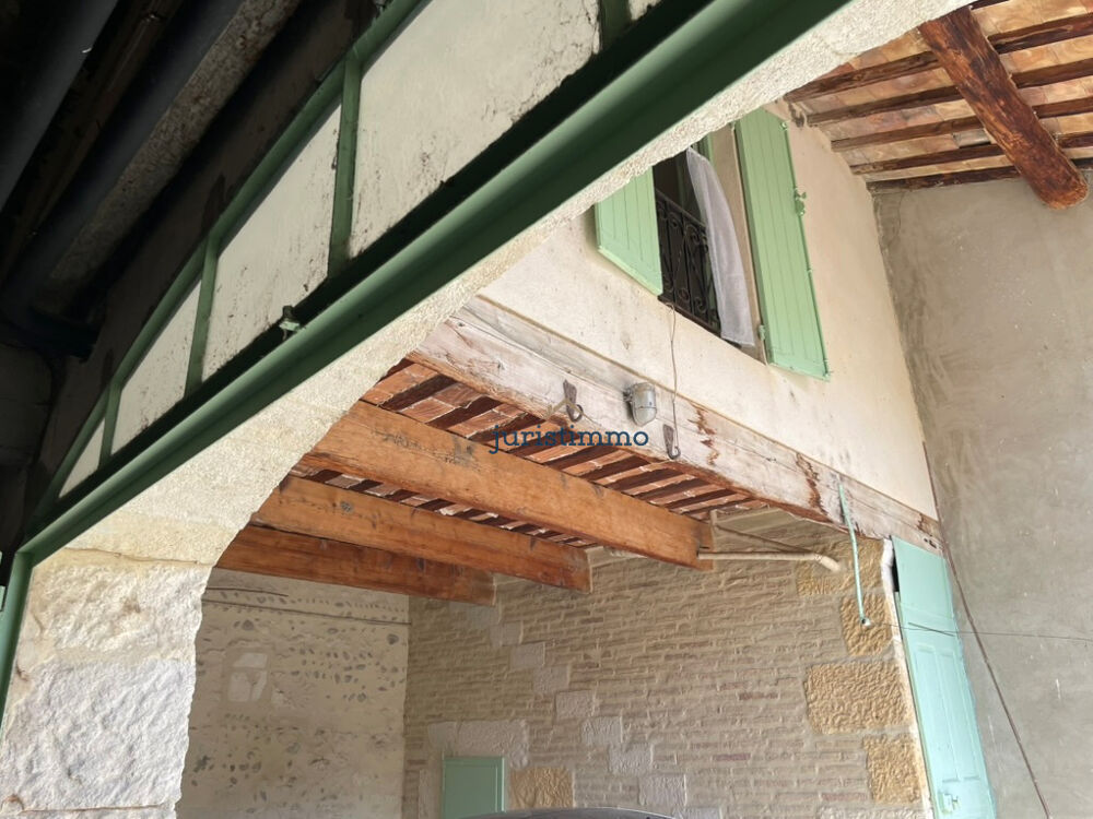 Vente Maison Maison de village XIXème avec extérieur. Bellegarde